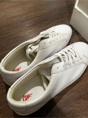 Men's Classic White Low-Top Sneakers - Clean Leather Look